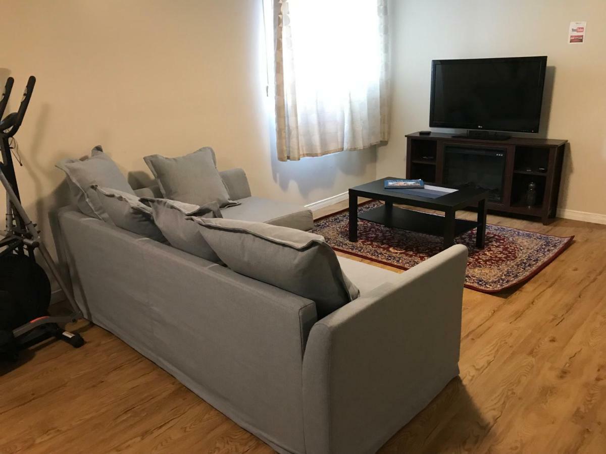 Self Check-In Spacious Apartment With Full Kitchen Отава Екстериор снимка